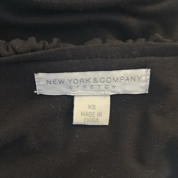 New York & Company Black Ruffle Neck V-Neck Sleeveless Top Size XS - Picture 5 of 6